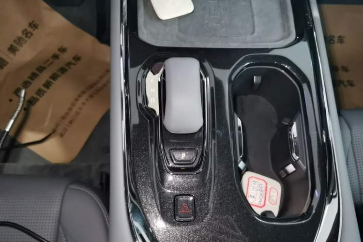 Used Zeekr 009 2024 7-Seater Walk-Through Version Four-Wheel Drive 108 kWh Gear Lever