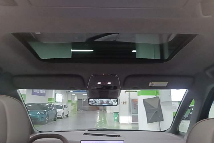 Used Zeekr 009 2024 7-Seater Walk-Through Version Four-Wheel Drive 108 kWh Headliner