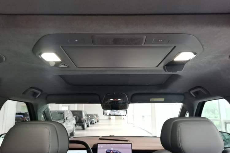 Used Zeekr 009 2024 7-Seater Walk-Through Version Four-Wheel Drive 108 kWh Headliner