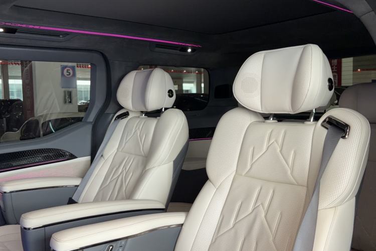 Used Zeekr 009 2024 7-Seater Walk-Through Version Four-Wheel Drive 108 kWh Interior 5
