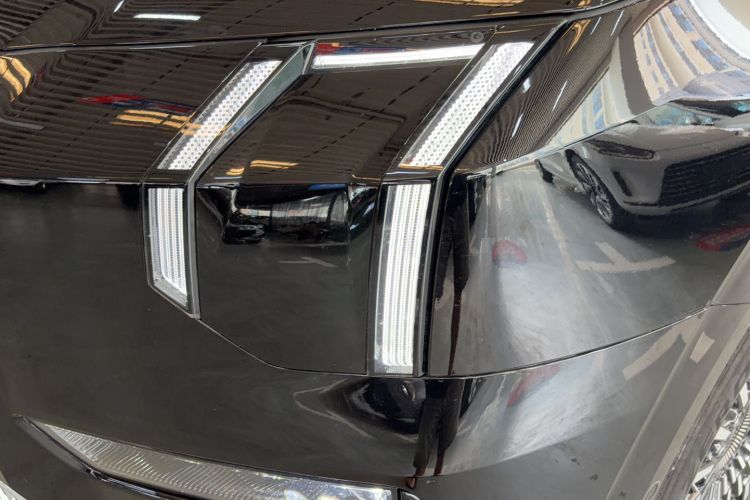 Used Zeekr 009 2024 7-Seater Walk-Through Version Four-Wheel Drive 108 kWh Left Front Headlight