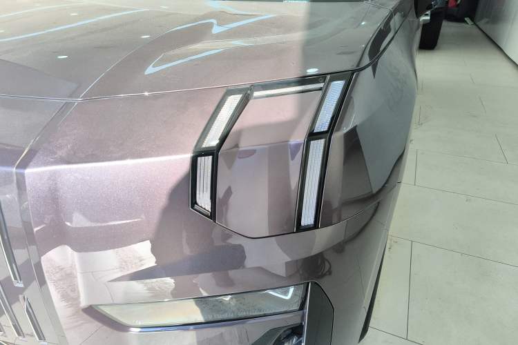 Used Zeekr 009 2024 Six-Seat Executive Version 4WD 108 kWh Left Front Headlight