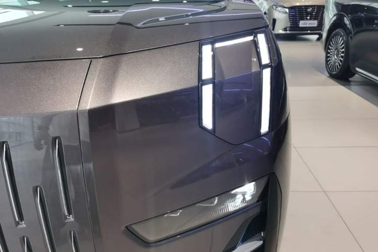 Used Zeekr 009 2024 7-Seater Walk-Through Version Four-Wheel Drive 108 kWh Left Front Headlight