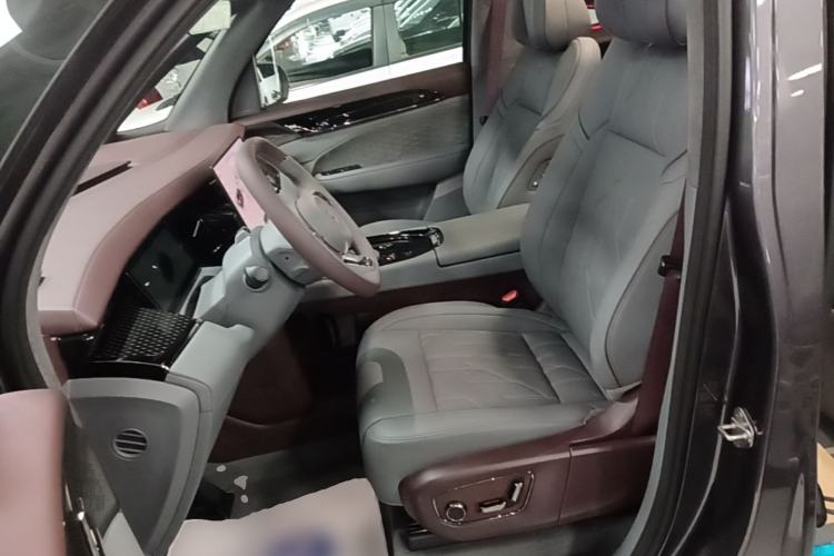Used Zeekr 009 2024 7-Seater Walk-Through Version Four-Wheel Drive 108 kWh Left Front Seat