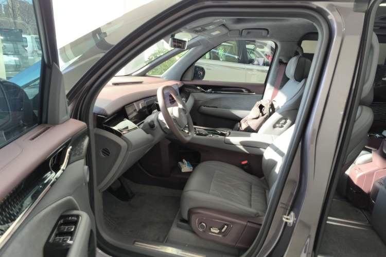 Used Zeekr 009 2024 Six-Seat Executive Version 4WD 108 kWh Left Front Seat