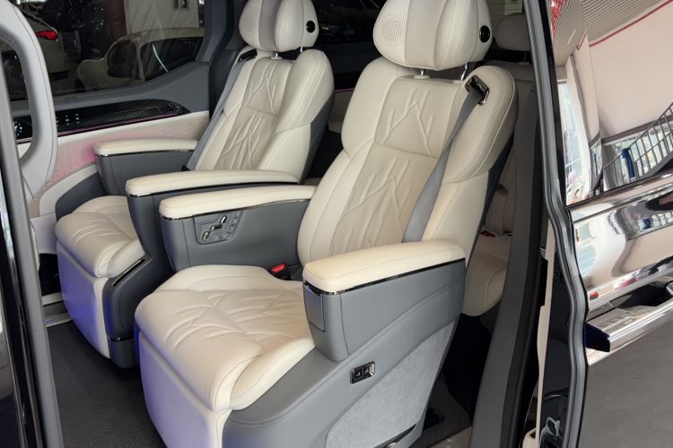 Used Zeekr 009 2024 7-Seater Walk-Through Version Four-Wheel Drive 108 kWh Left Rear Seat