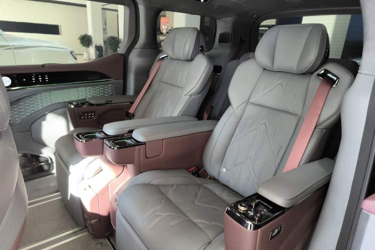 Used Zeekr 009 2024 Six-Seat Executive Version 4WD 108 kWh Left Rear Seat