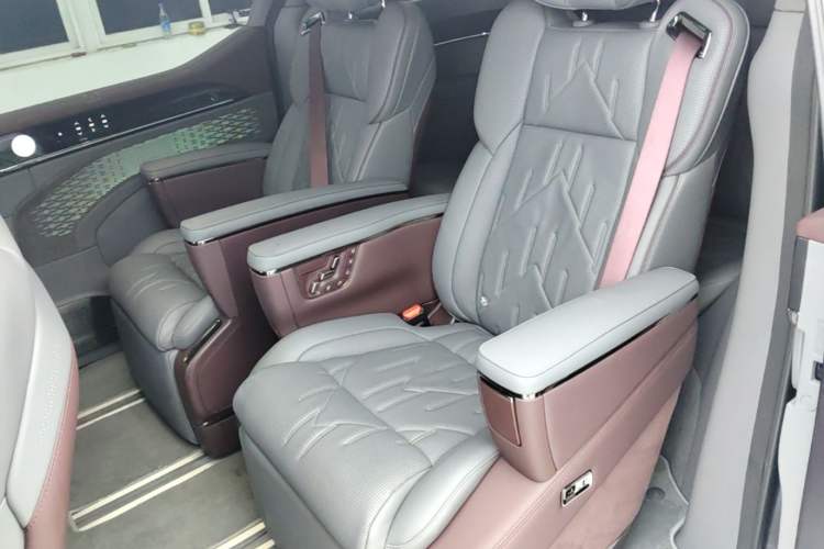 Used Zeekr 009 2024 7-Seater Aisle Version 108 kWh Left Rear Seat