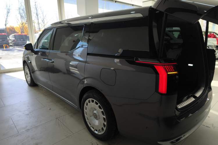 Used Zeekr 009 2024 Six-Seat Executive Version 4WD 108 kWh Left Side