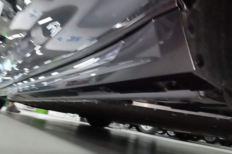 Used Zeekr 009 2024 7-Seater Walk-Through Version Four-Wheel Drive 108 kWh Left Side Sill