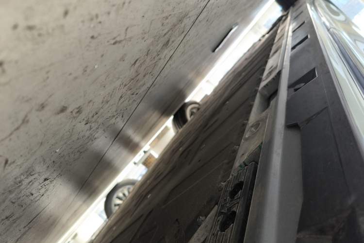 Used Zeekr 009 2024 Six-Seat Executive Version 4WD 108 kWh Left Side Sill