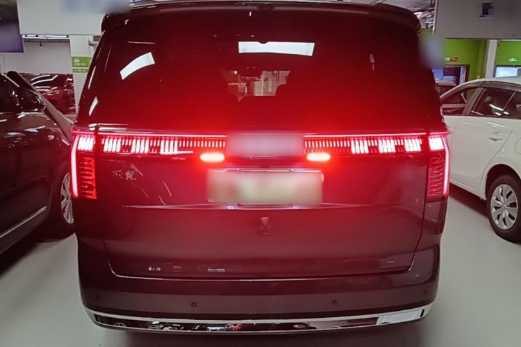 Used Zeekr 009 2024 7-Seater Walk-Through Version Four-Wheel Drive 108 kWh Rear