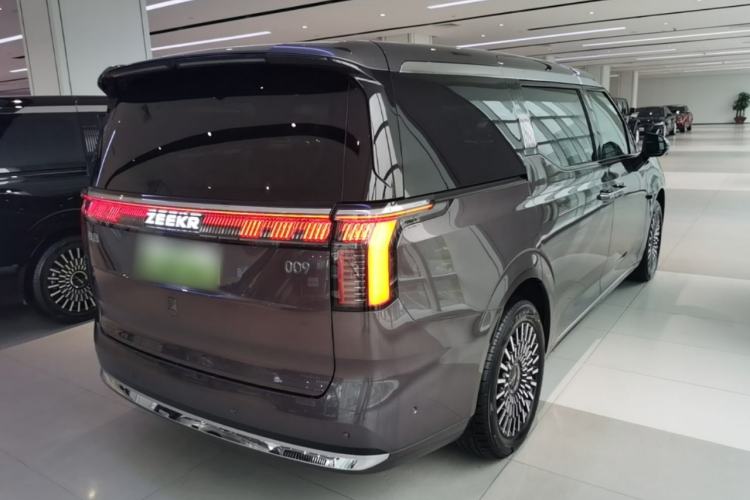 Used Zeekr 009 2024 7-Seater Walk-Through Version Four-Wheel Drive 108 kWh Rear Right 45 Deg