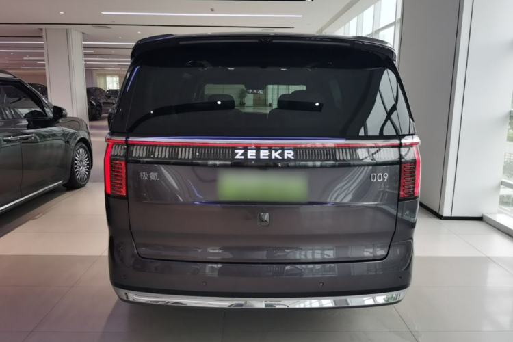 Used Zeekr 009 2024 7-Seater Walk-Through Version Four-Wheel Drive 108 kWh Rear