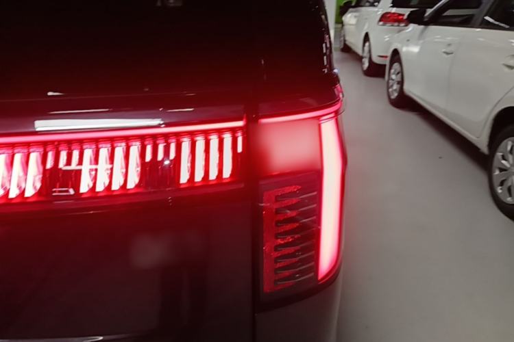 Used Zeekr 009 2024 7-Seater Walk-Through Version Four-Wheel Drive 108 kWh Right Rear Taillight