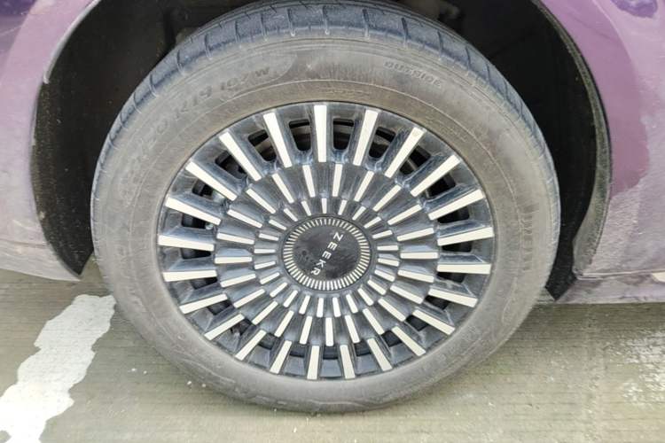 Used Zeekr 009 2024 7-Seater Walk-Through Version Four-Wheel Drive 108 kWh Right Rear Wheel Hub