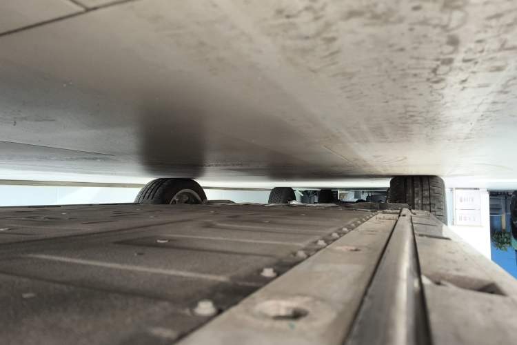 Used Zeekr 009 2024 Six-Seat Executive Version 4WD 108 kWh Right Side Sill