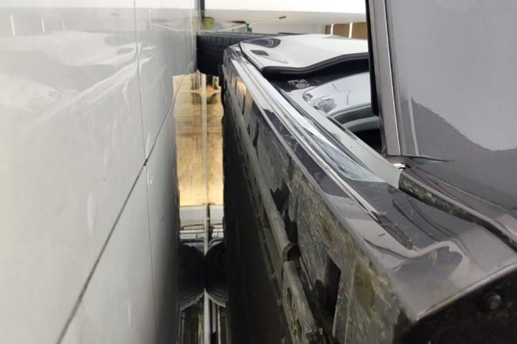 Used Zeekr 009 2024 7-Seater Aisle Version 108 kWh Right Side Sill
