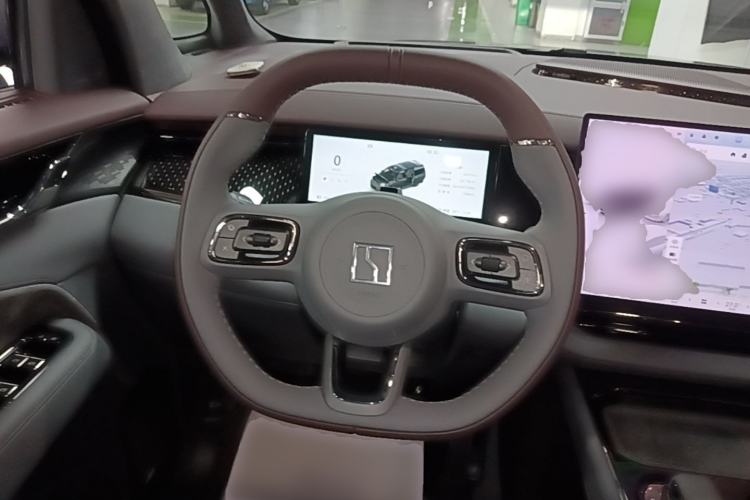 Used Zeekr 009 2024 7-Seater Walk-Through Version Four-Wheel Drive 108 kWh Steering Wheel