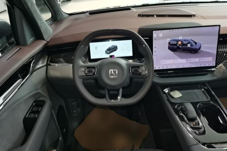 Used Zeekr 009 2024 7-Seater Walk-Through Version Four-Wheel Drive 108 kWh Steering Wheel