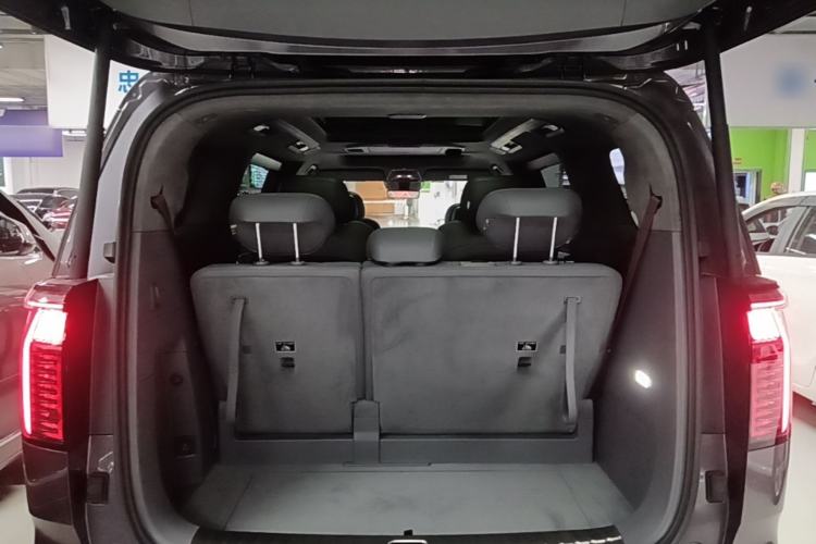 Used Zeekr 009 2024 7-Seater Walk-Through Version Four-Wheel Drive 108 kWh Trunk