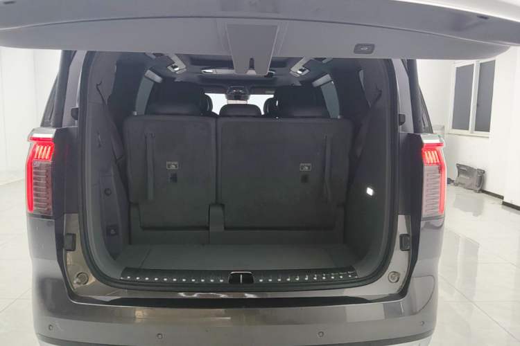 Used Zeekr 009 2024 7-Seater Aisle Version 108 kWh Trunk