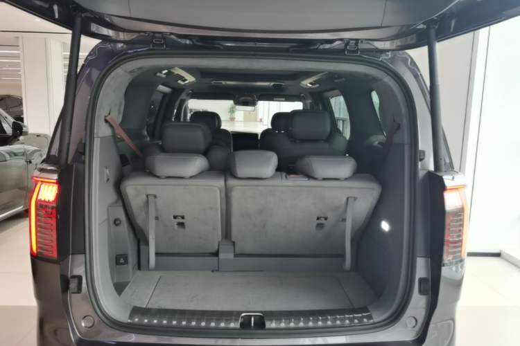 Used Zeekr 009 2024 7-Seater Walk-Through Version Four-Wheel Drive 108 kWh Trunk