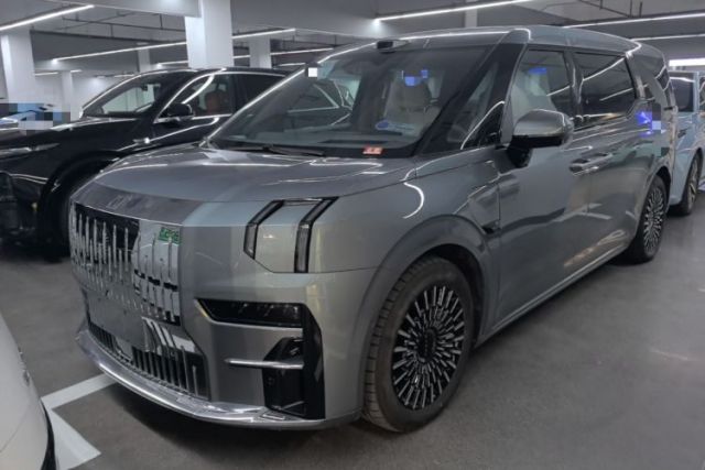 Used Zeekr 009 2024 Six-Seat Executive Version 4WD 108 kWh