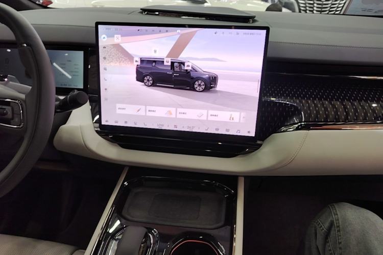 Used Zeekr 009 2024 7-Seater Walk-Through Version Four-Wheel Drive 108 kWh Center Console