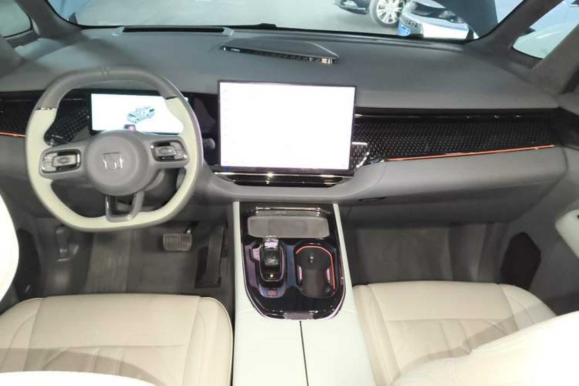 Used Zeekr 009 2024 Six-Seat Executive Version 4WD 108 kWh Center Console