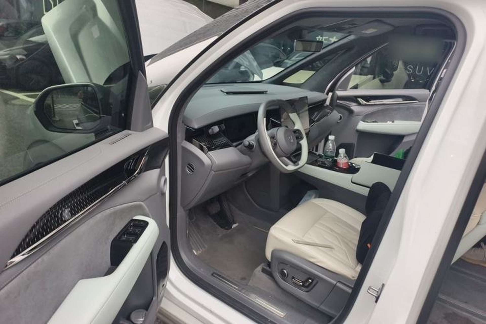 Used Zeekr 009 2024 Six-Seat Executive Version 4WD 108 kWh Driver Seat