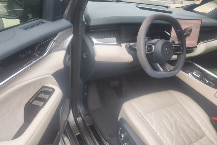 Used Zeekr 009 2024 7-Seater Aisle Version 108 kWh Driver Seat