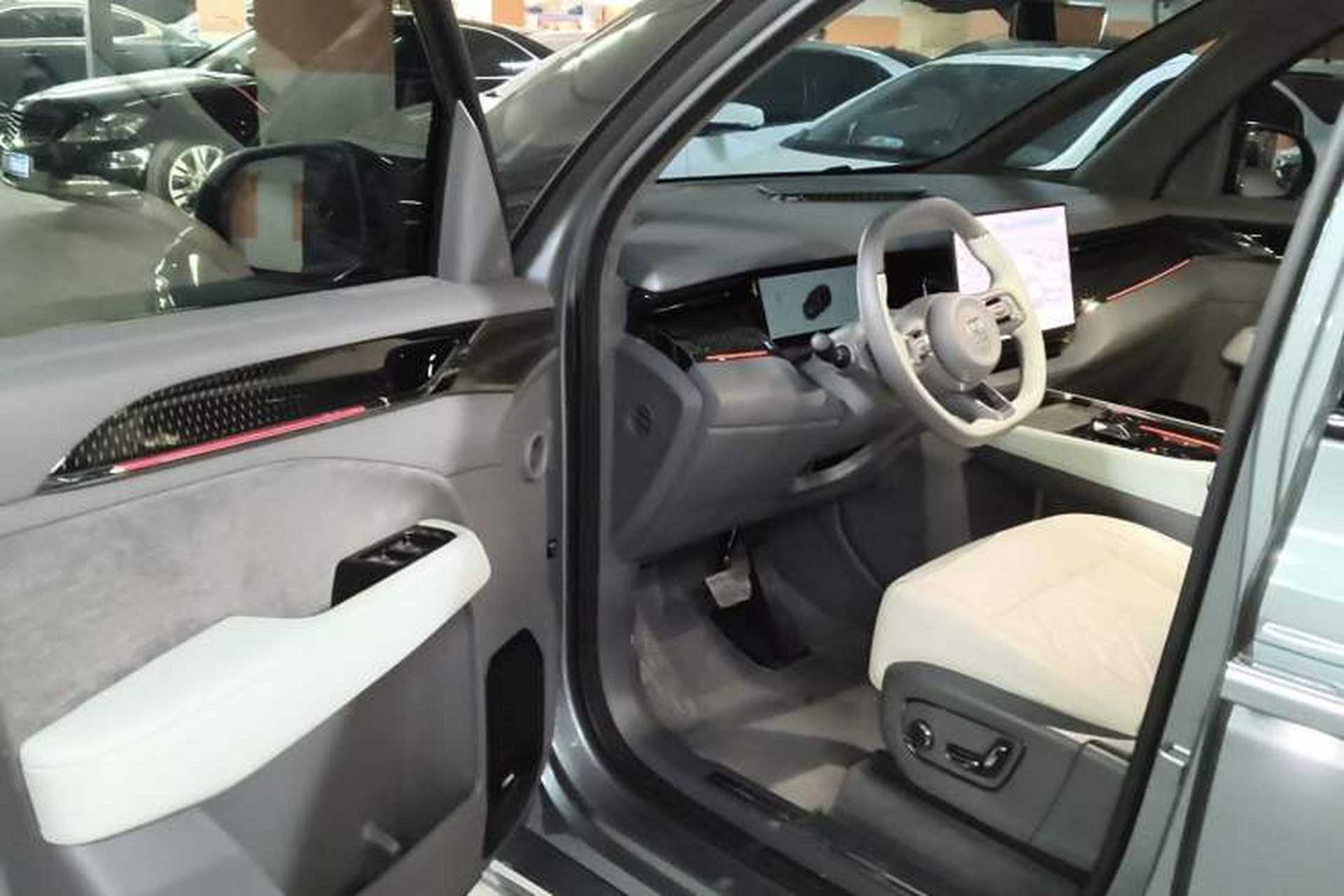 Used Zeekr 009 2024 Six-Seat Executive Version 4WD 108 kWh Driver Seat