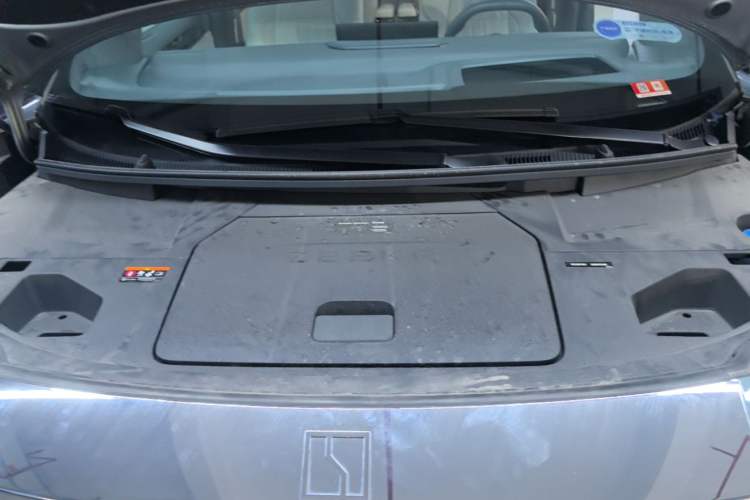 Used Zeekr 009 2024 Six-Seat Executive Version 4WD 108 kWh Engine Bay