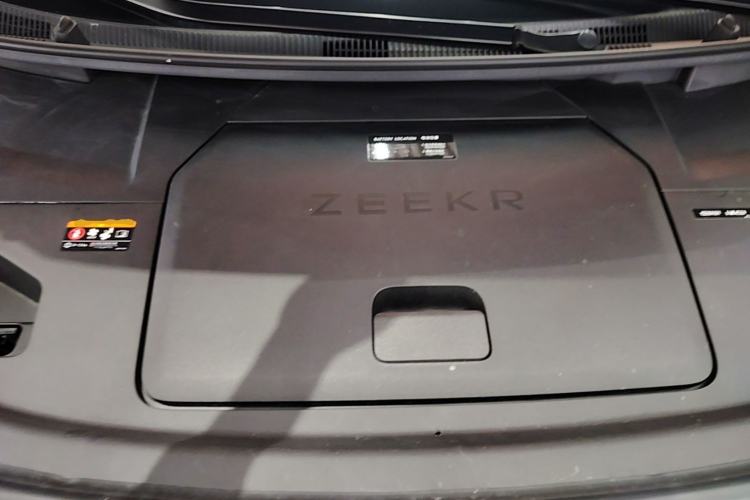 Used Zeekr 009 2024 7-Seater Walk-Through Version Four-Wheel Drive 108 kWh Engine Bay