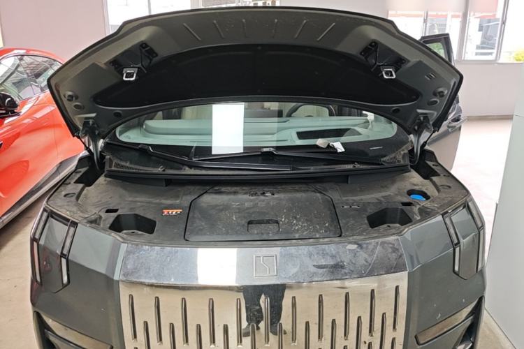 Used Zeekr 009 2024 7-Seater Aisle Version 108 kWh Engine Bay