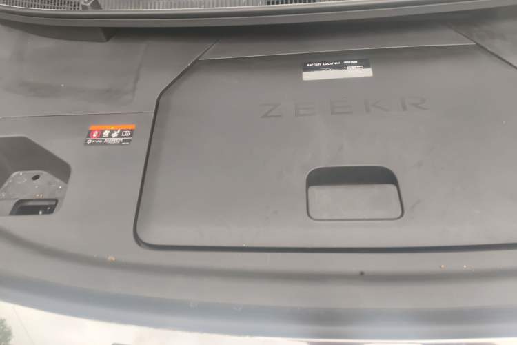 Used Zeekr 009 2024 7-Seater Aisle Version 108 kWh Engine Bay