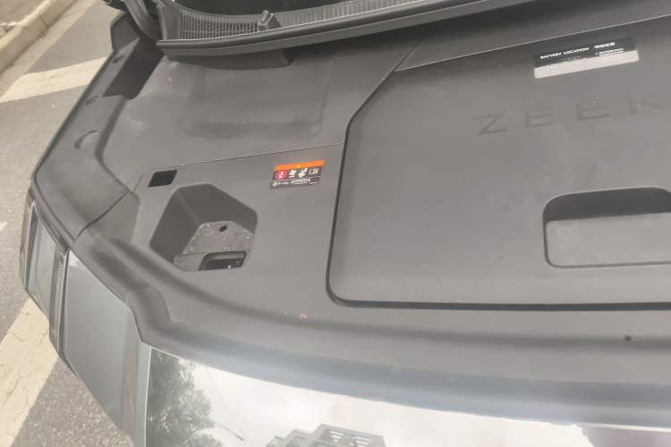 Used Zeekr 009 2024 7-Seater Aisle Version 108 kWh Engine Bay Right
