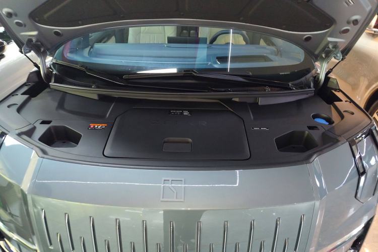 Used Zeekr 009 2024 Six-Seat Executive Version 4WD 140 kWh Engine Bay