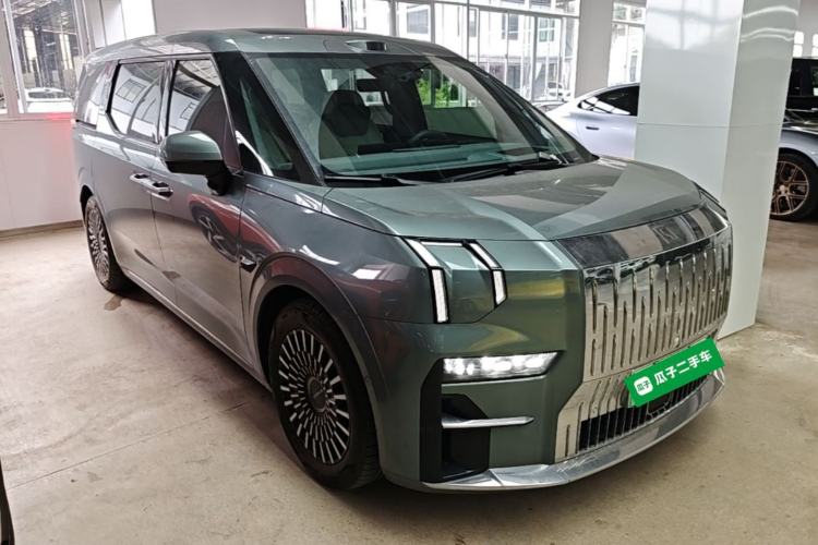 Used Zeekr 009 2024 7-Seater Aisle Version 108 kWh Exterior 1