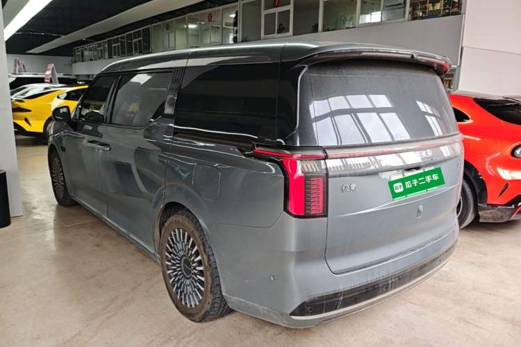Used Zeekr 009 2024 7-Seater Aisle Version 108 kWh Exterior 2
