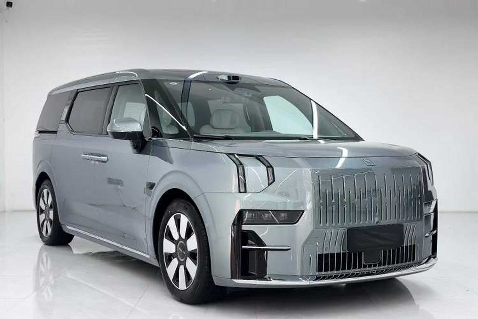 Used Zeekr 009 2024 Six-Seat Executive Version 4WD 140 kWh Exterior 2