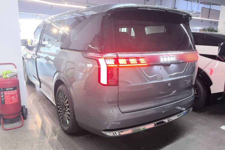 Used Zeekr 009 2024 Six-Seat Executive Version 4WD 108 kWh Exterior 2