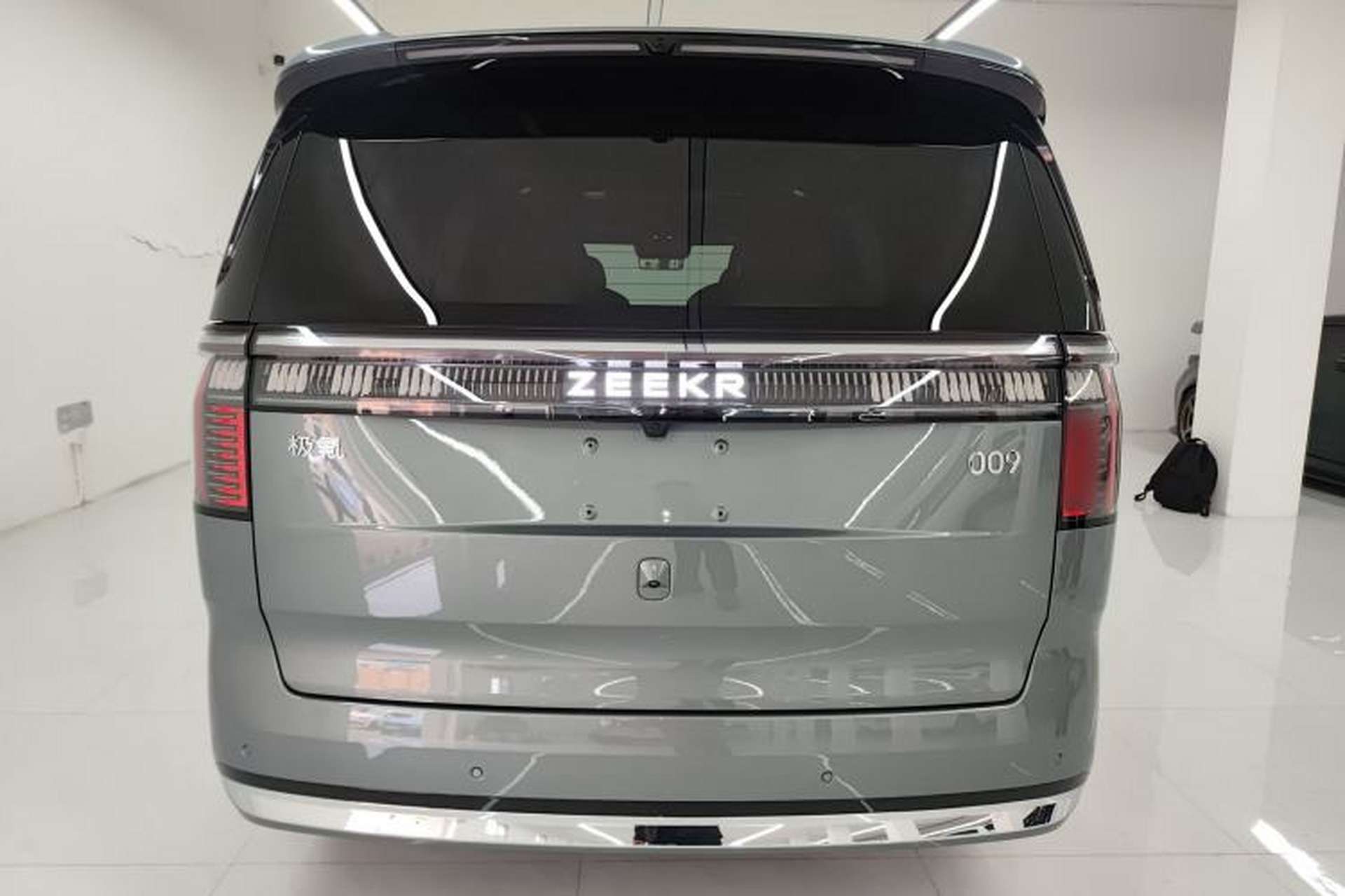 Used Zeekr 009 2024 Six-Seat Executive Version 4WD 140 kWh Exterior 4