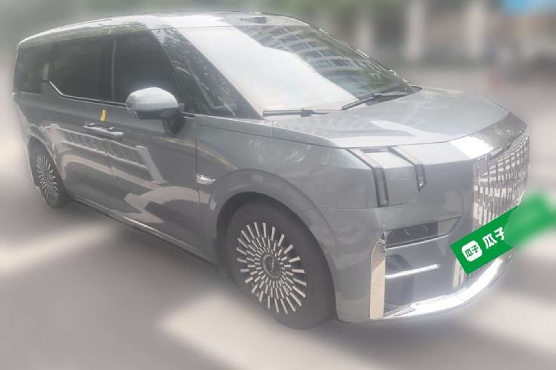 Used Zeekr 009 2024 7-Seater Aisle Version 108 kWh Front Right 45 Deg
