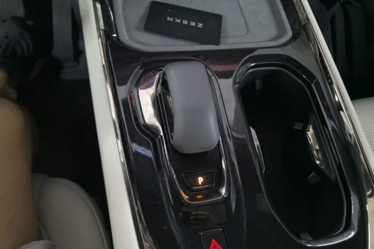 Used Zeekr 009 2024 Six-Seat Executive Version 4WD 108 kWh Gear Lever