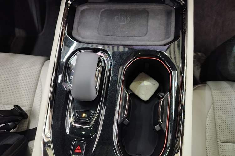 Used Zeekr 009 2024 7-Seater Walk-Through Version Four-Wheel Drive 108 kWh Gear Lever