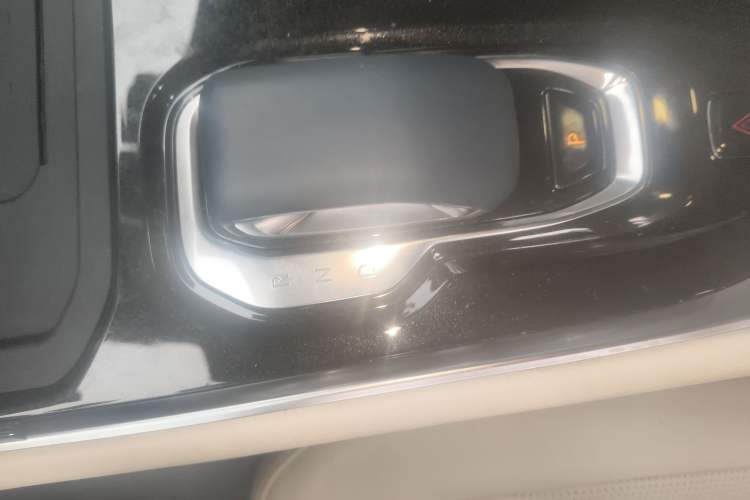 Used Zeekr 009 2024 7-Seater Aisle Version 108 kWh Gear Lever
