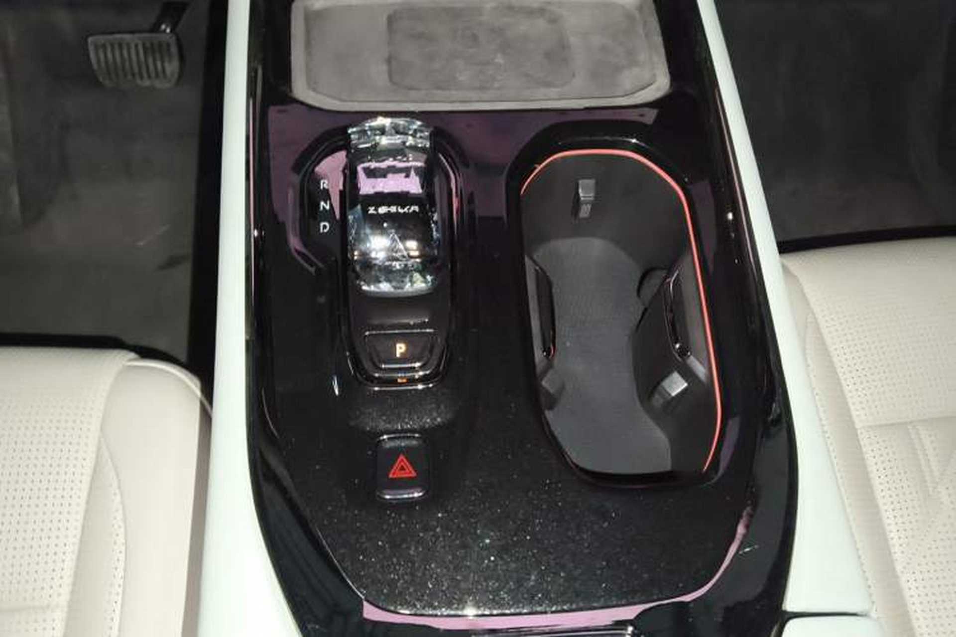 Used Zeekr 009 2024 Six-Seat Executive Version 4WD 108 kWh Gear Lever