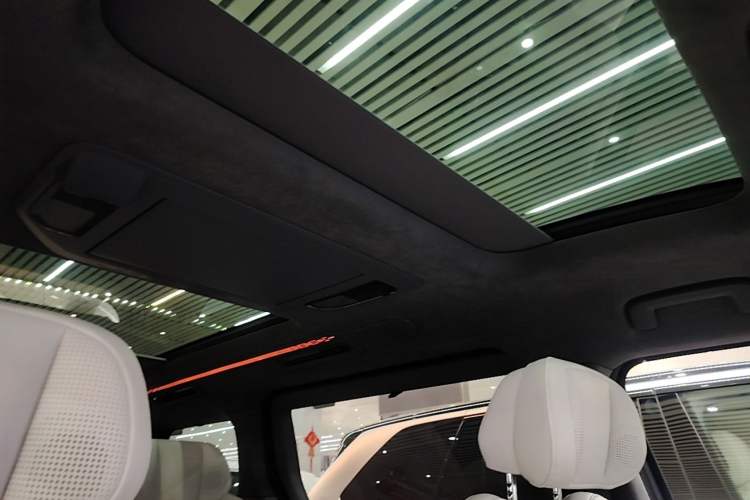 Used Zeekr 009 2024 7-Seater Walk-Through Version Four-Wheel Drive 108 kWh Headliner